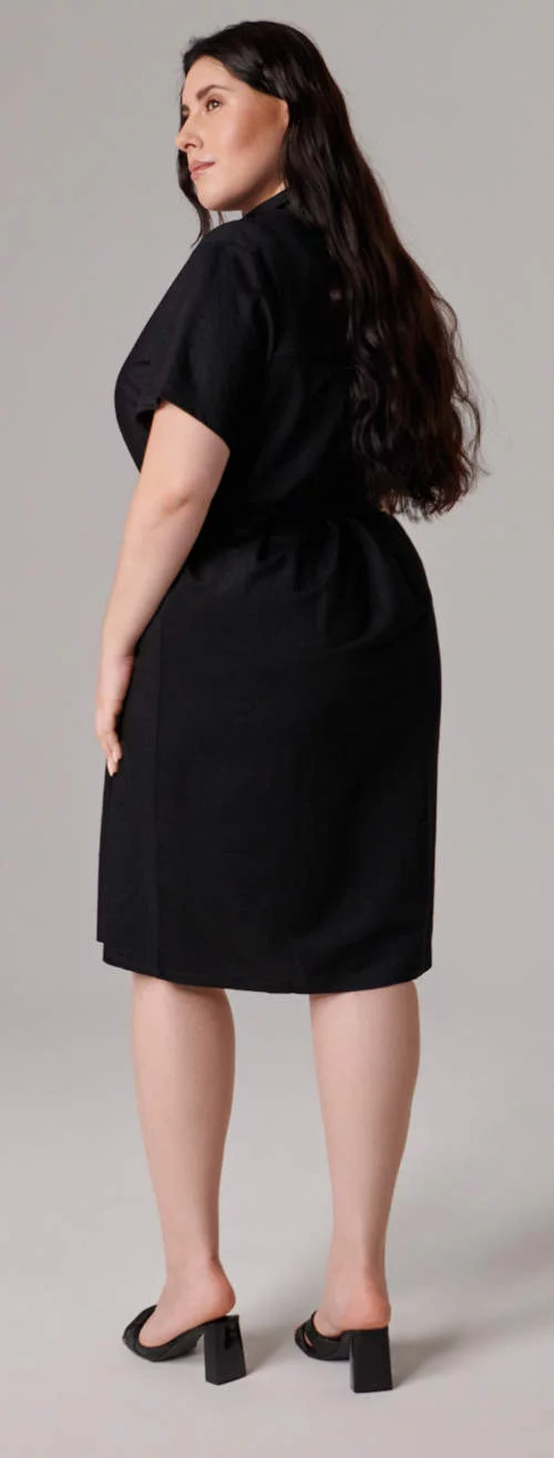 Crna ljetna košulja haljina za punije do koljena