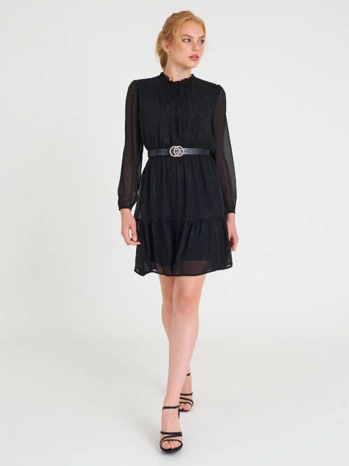 Crna sjajna elegantna mini haljina od šifona udobnog kroja
