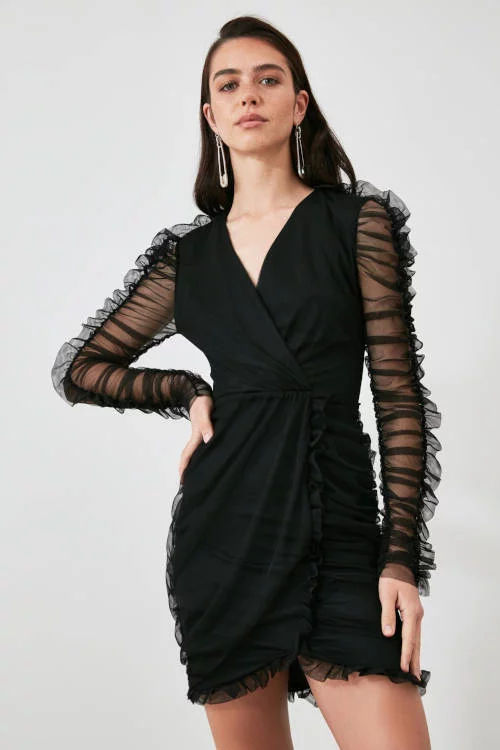Ženska kratka crna žalobna haljina Trendyol atraktivnog kroja
