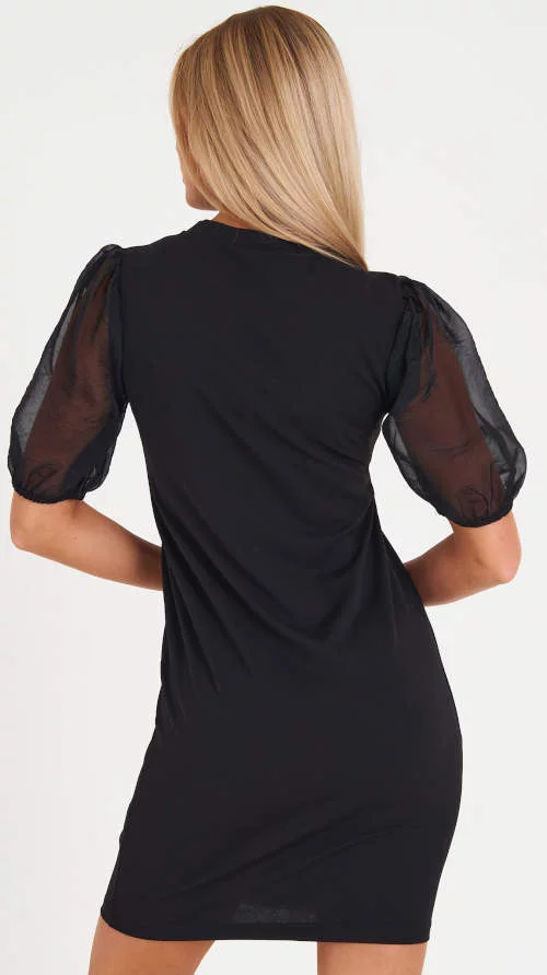 Crna mini haljina sa rukavima od šifona