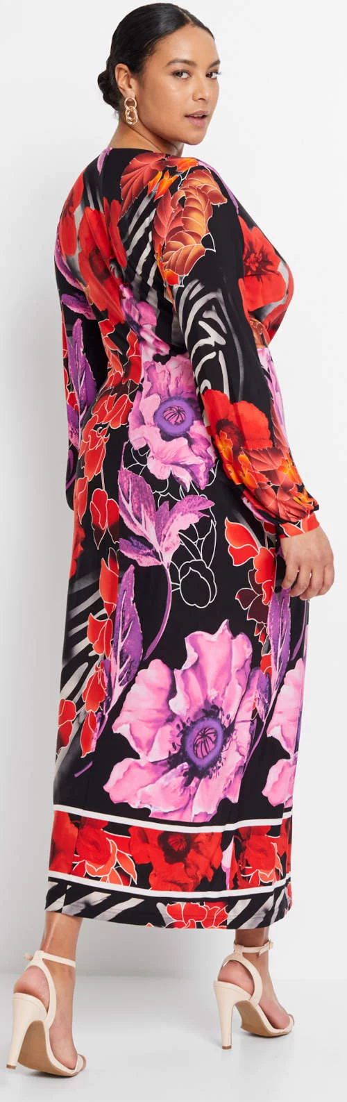 Cvjetna maxi haljina za bucmaste žene