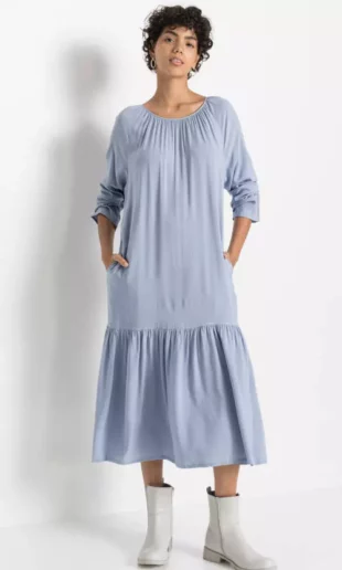 Luksuzna azurno plava haljina s volanom udobnog kroja